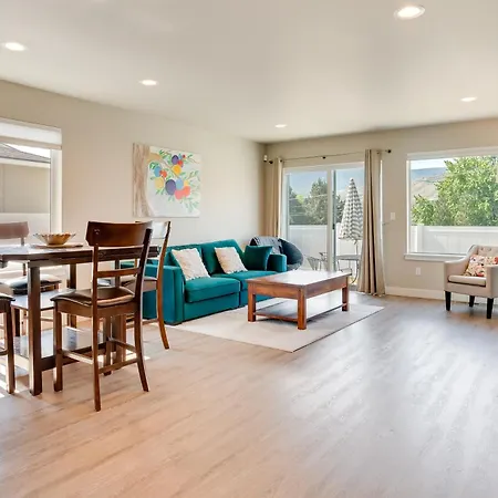 Charming Home With Mtn And Columbia River Views!
